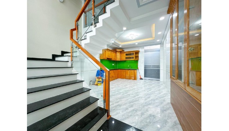 SÁT BÊN CHỢ - GẦN UỶ BAN PHƯỜNG BÌNH HƯNG HOÀ - QUỐC LỘ 1A - 54M2 - 4 TẦNG - ÔTÔ NGỦ TRONG NHÀ GIÁ 6.5 TỶ
